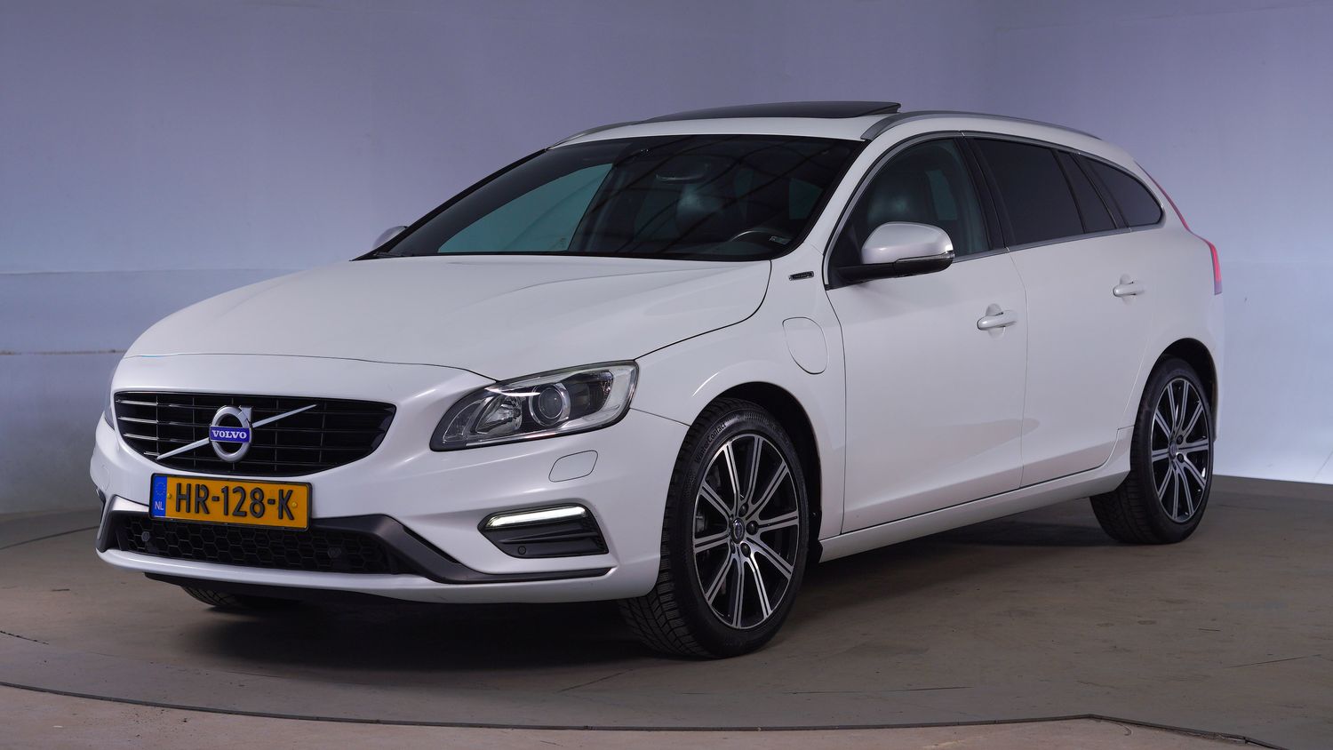 Volvo V60 Station 2015 HR-128-K 1