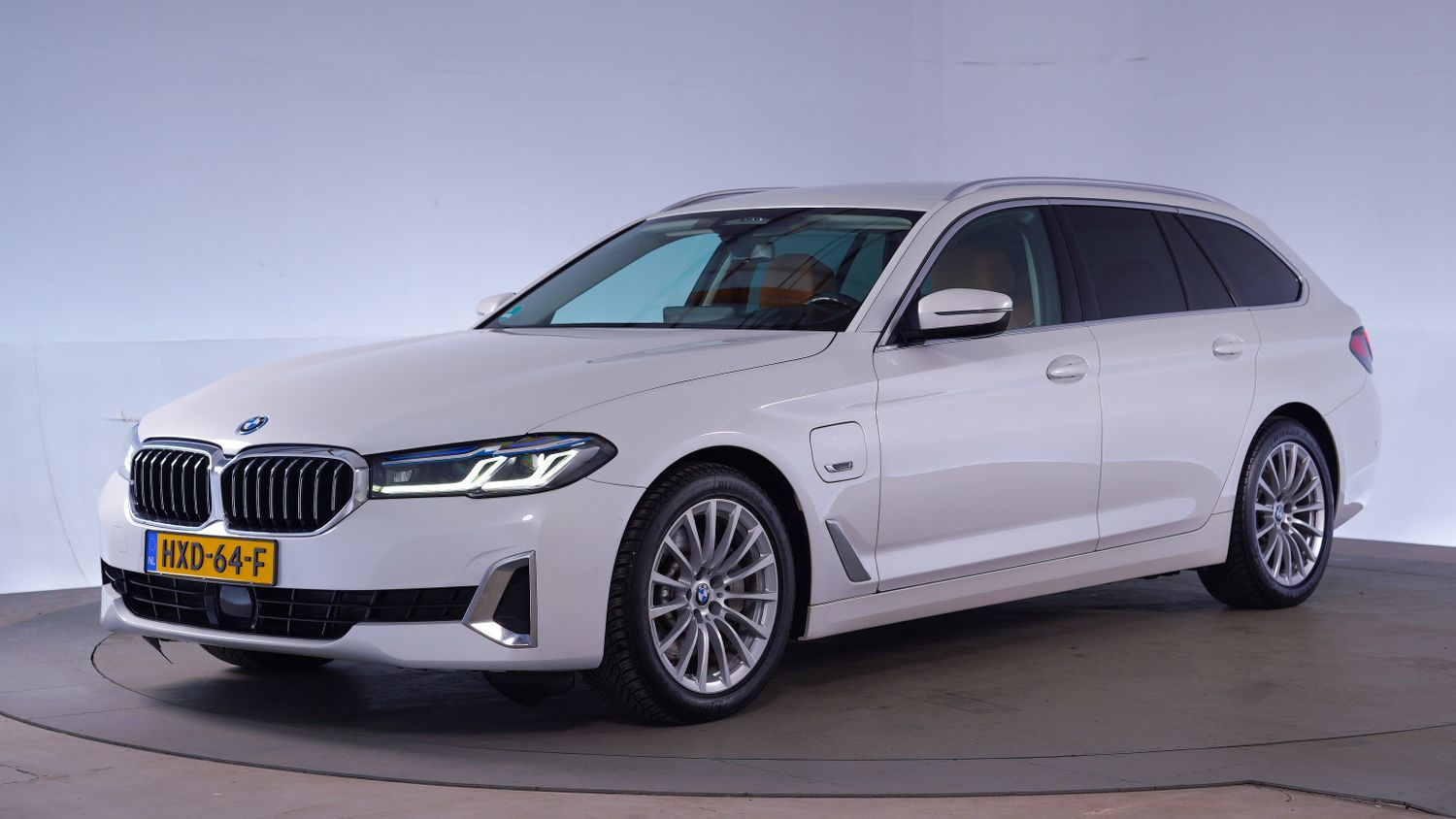 BMW 5-serie Station 2022 HXD-64-F 1