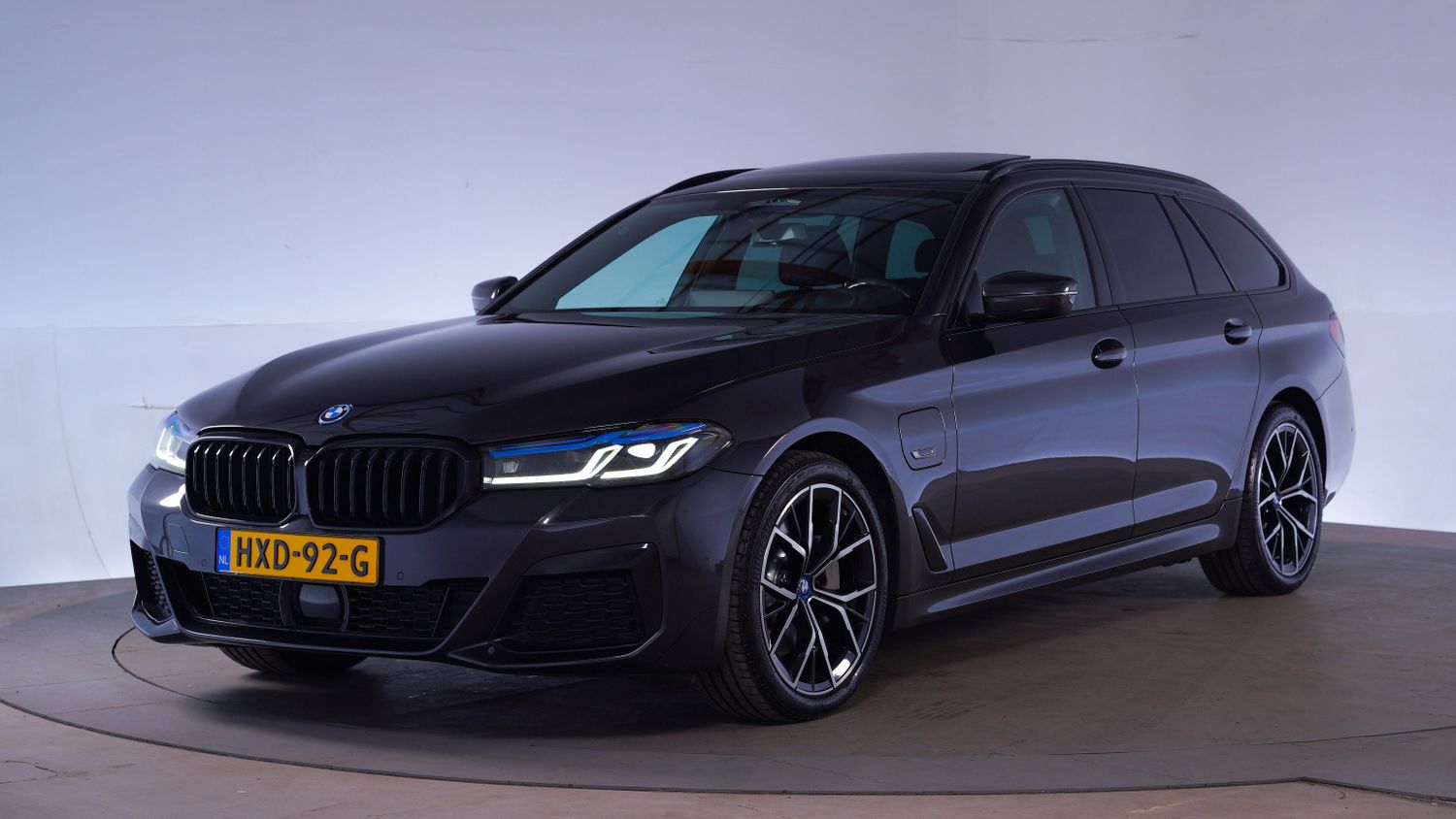 BMW 5-serie Station 2022 HXD-92-G 1