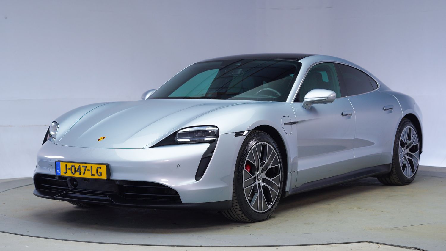 Porsche Taycan Sedan 2020 J-047-LG 1