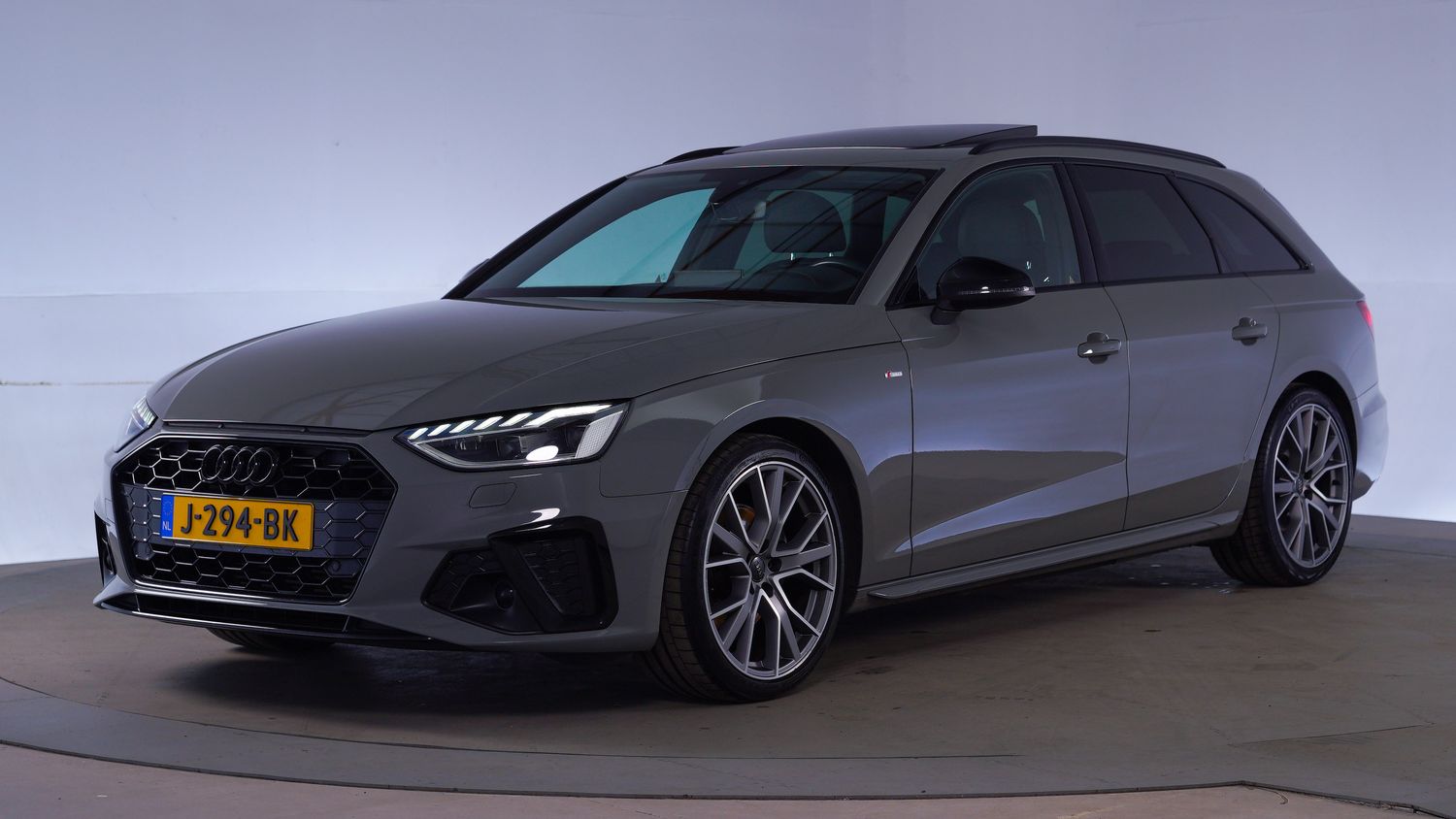 Audi A4 Station 2020 J-294-BK 1