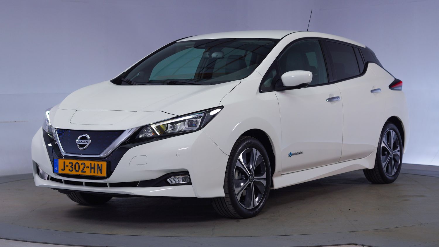 Nissan Leaf Hatchback 2020 J-302-HN 1