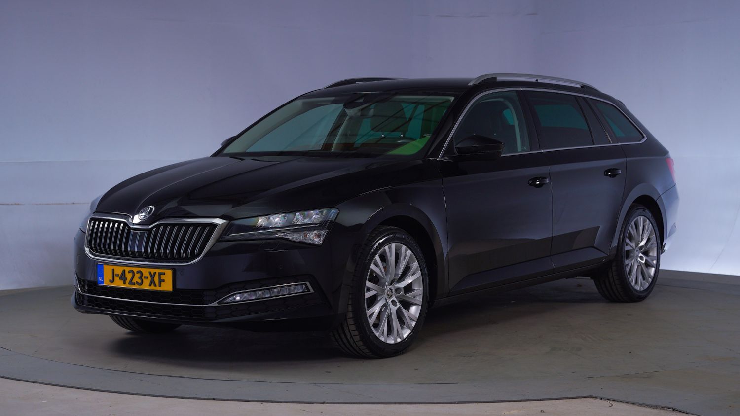 Skoda Superb Station 2020 J-423-XF 1