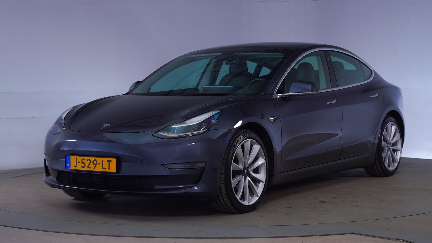 Tesla Model 3 Hatchback 2020 J-529-LT 1