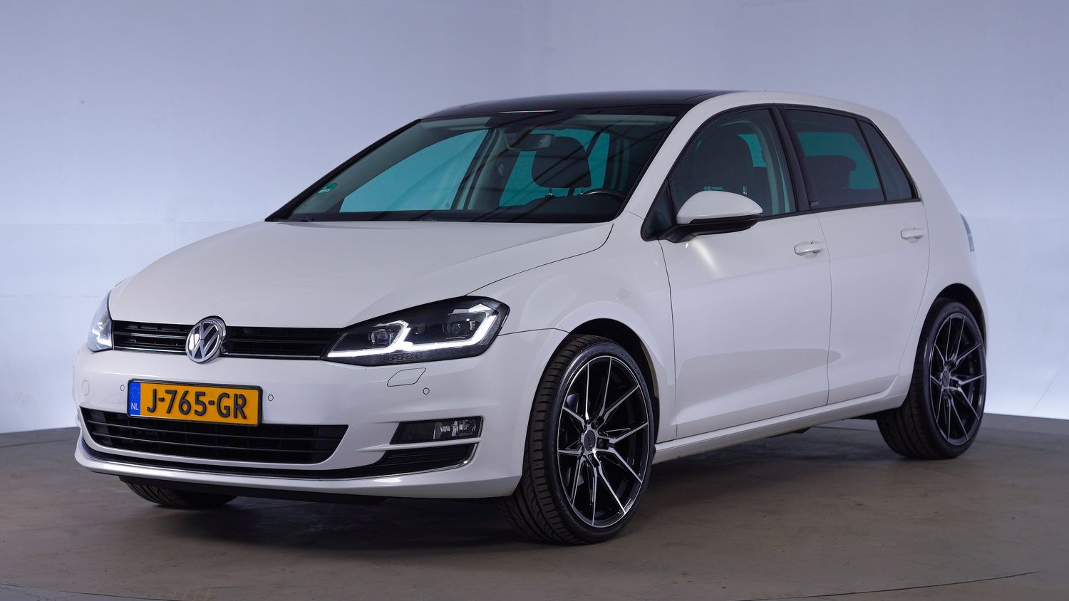 Volkswagen Golf Hatchback 2016 J-765-GR 1