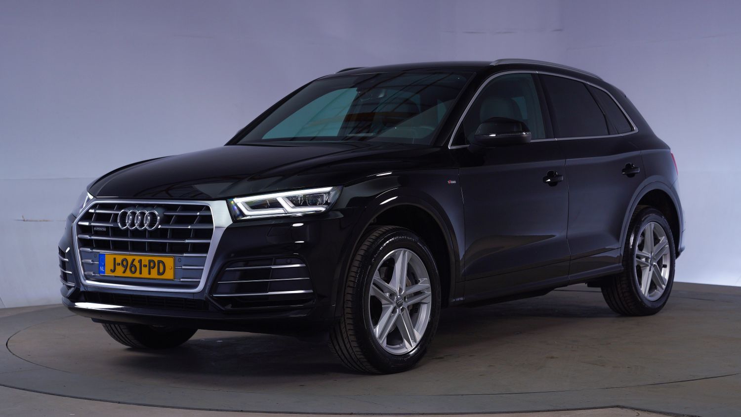 Audi Q5 Hatchback 2020 J-961-PD 1