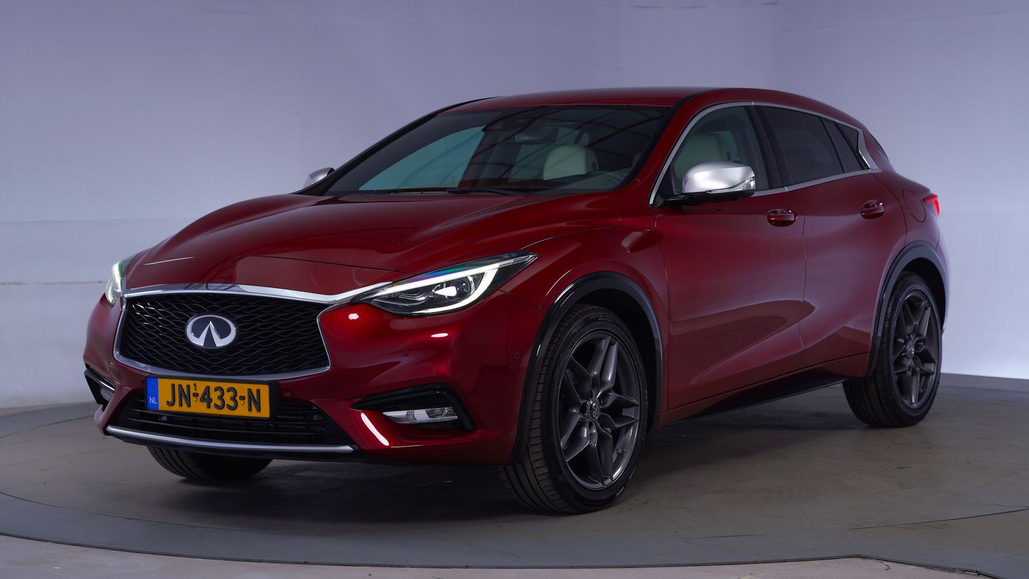 Infiniti Q30 SUV / Terreinwagen 2016 JN-433-N 1