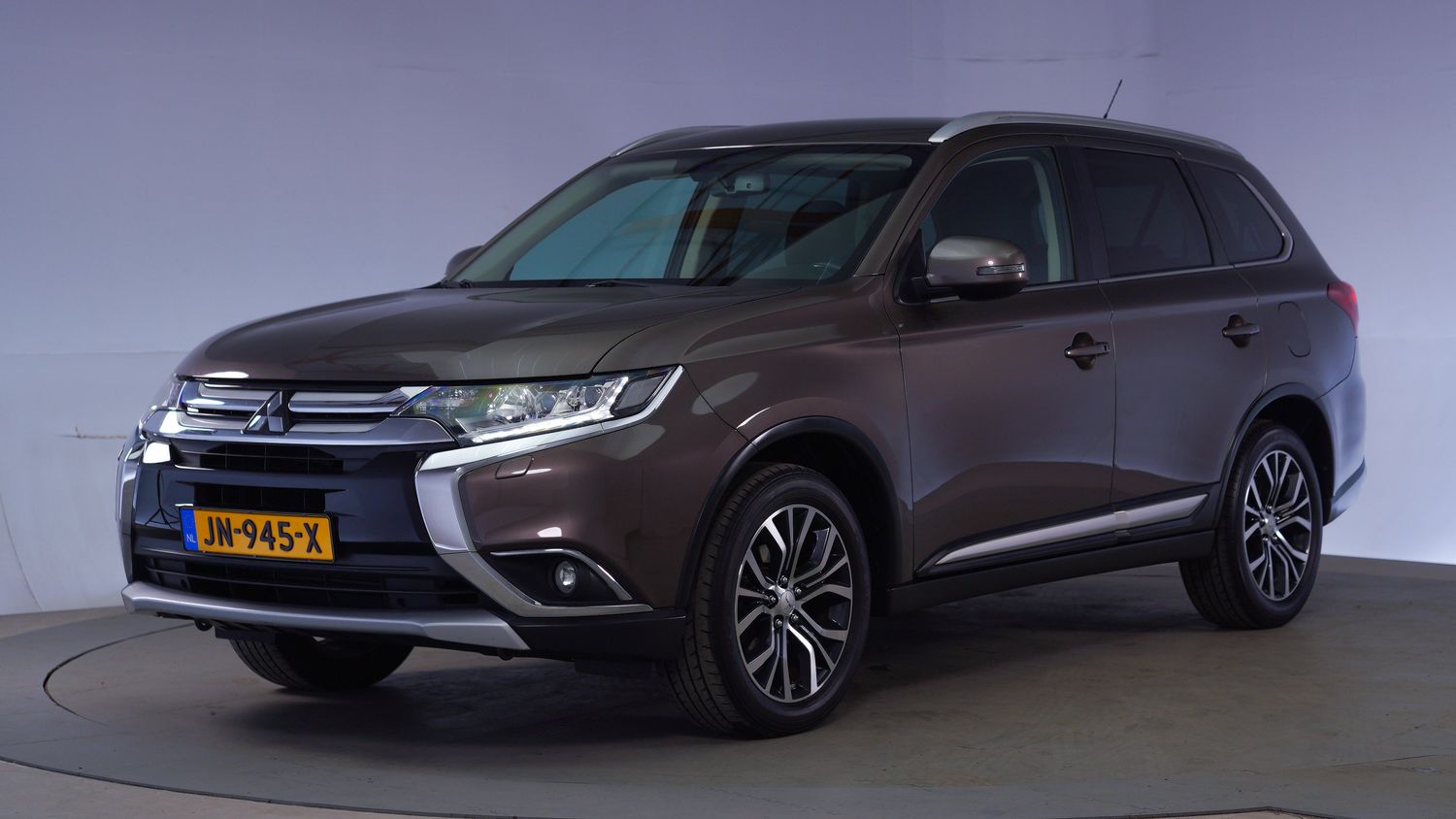 Mitsubishi Outlander MPV 2016 JN-945-X 1