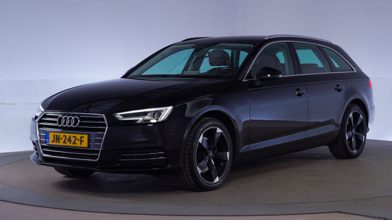Audi A4 Station 2016 JN-242-F 1