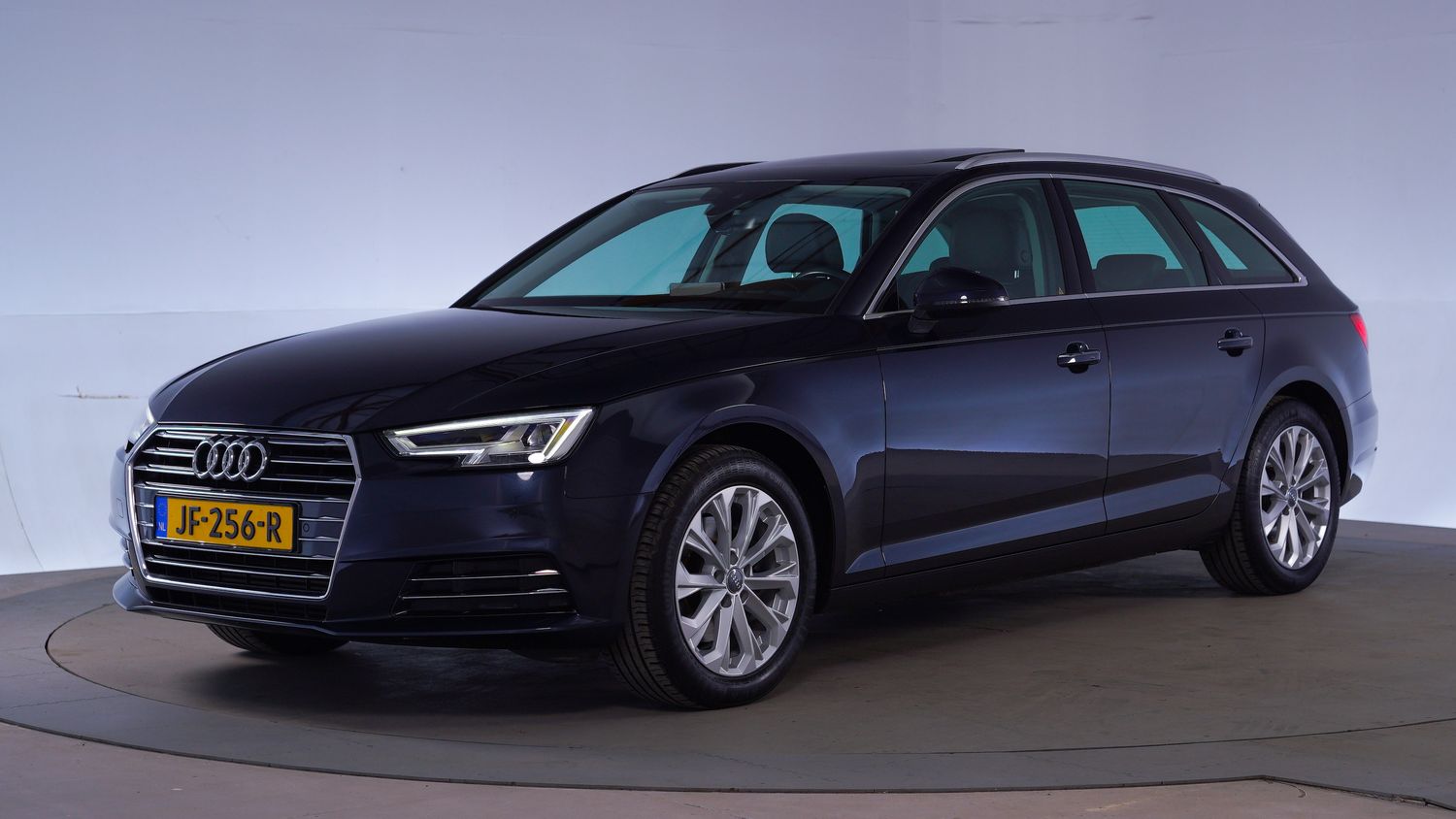 Audi A4 Station 2016 JF-256-R 1