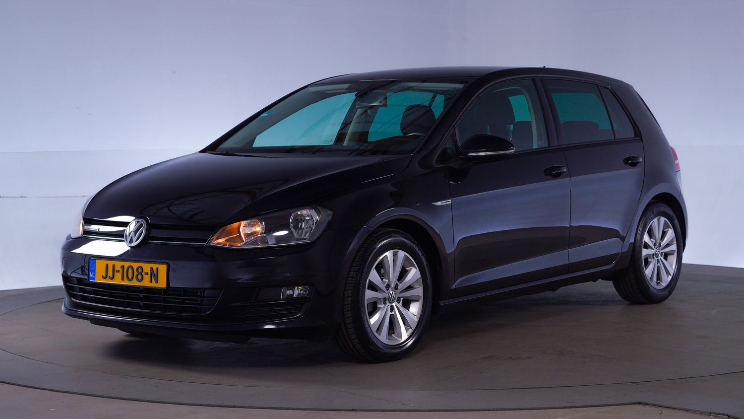 Volkswagen Golf Hatchback 2016 JJ-108-N 1