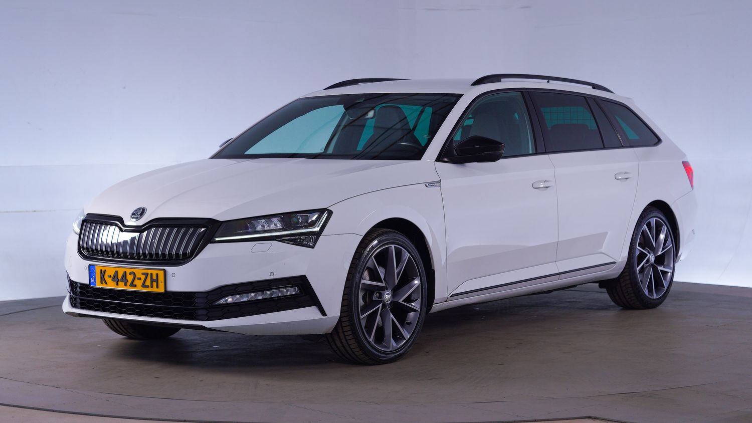 Skoda Superb Station 2021 K-442-ZH 1