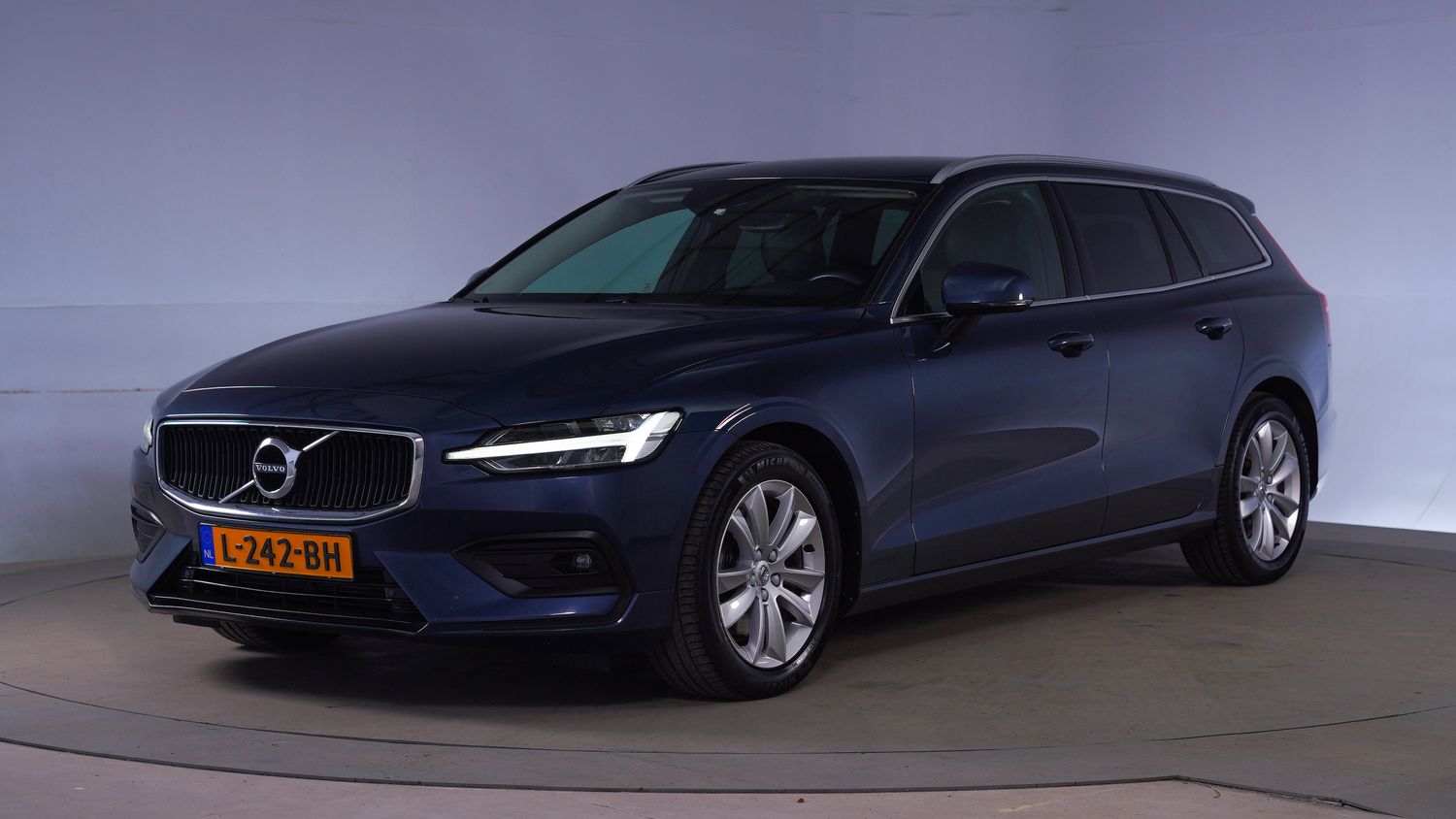 Volvo V60 Station 2021 L-242-BH 1