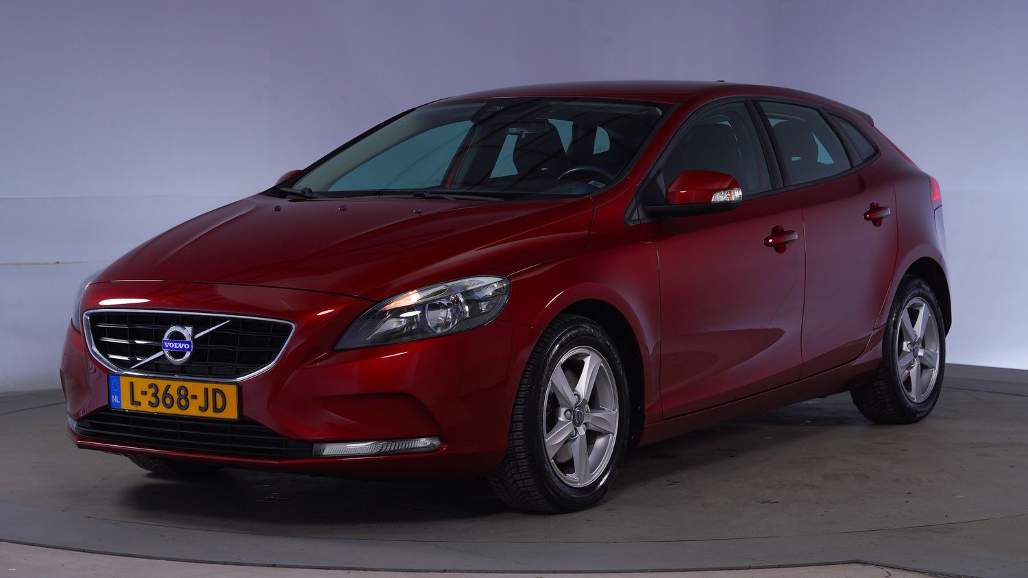 Volvo V40 Hatchback 2016 L-368-JD 1