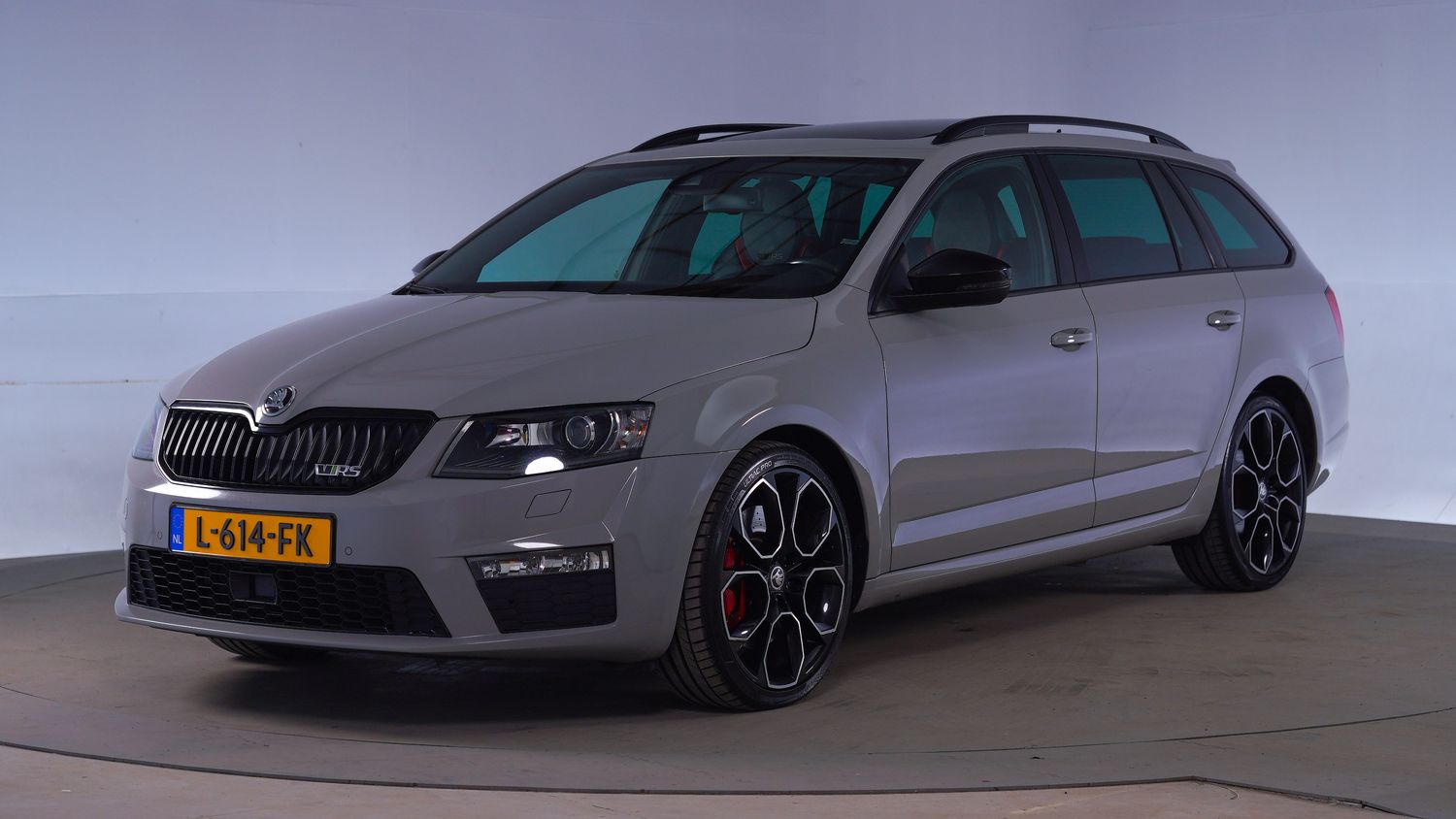 Skoda Octavia Station 2016 L-614-FK 1