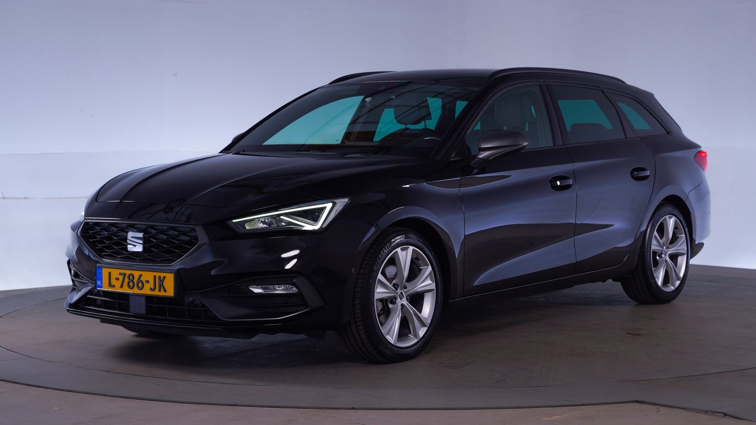 Seat Leon Station 2021 L-786-JK 1
