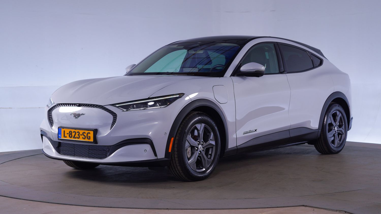 Ford Mustang Mach-E SUV / Terreinwagen 2021 L-823-SG 1