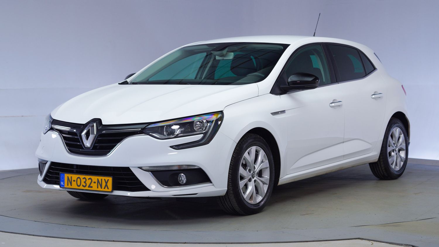 Renault Mégane Hatchback 2019 N-032-NX 1