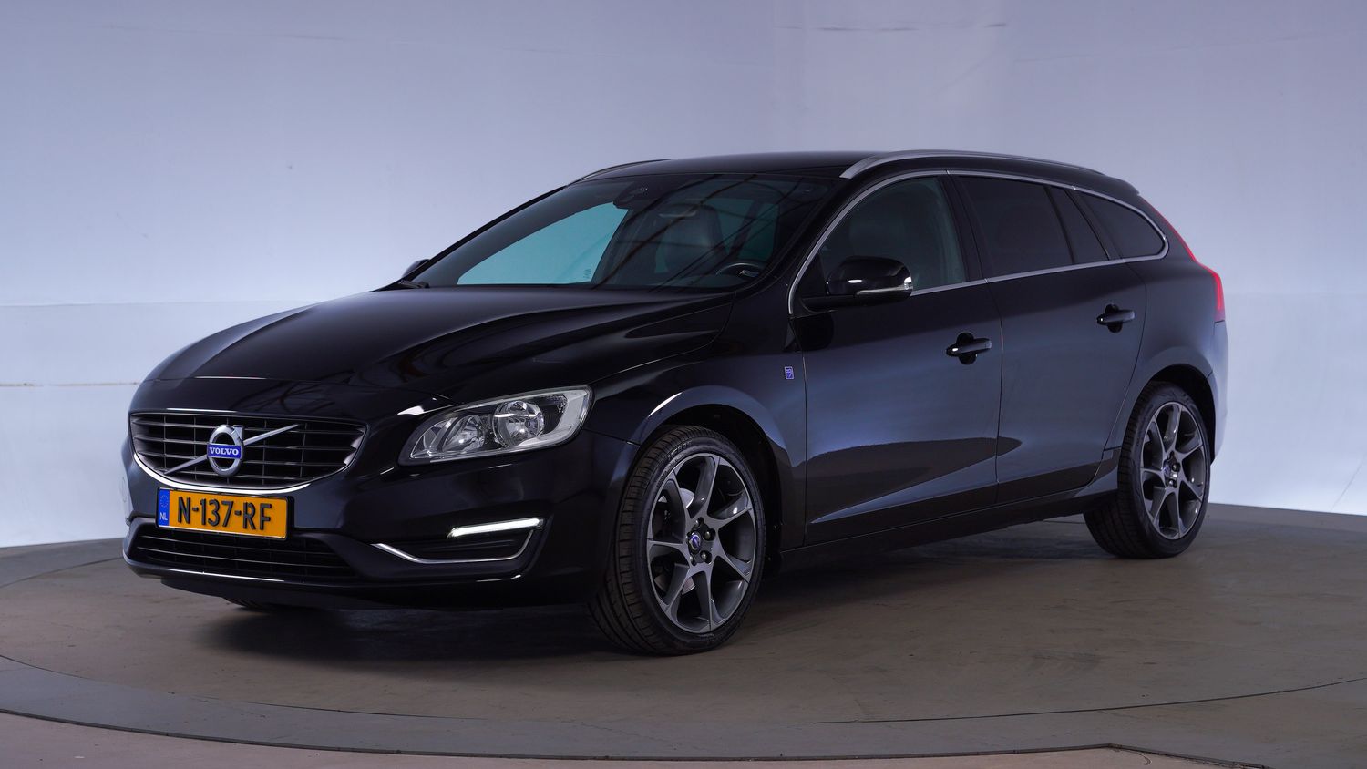 Volvo V60 Station 2015 N-137-RF 1