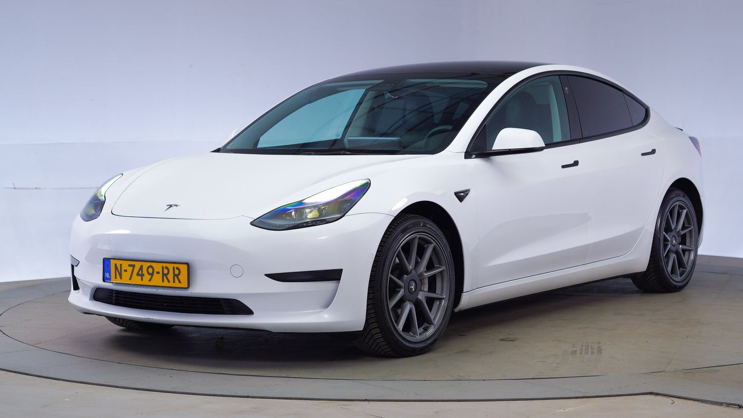 Tesla Model 3 Hatchback 2021 N-749-RR 1