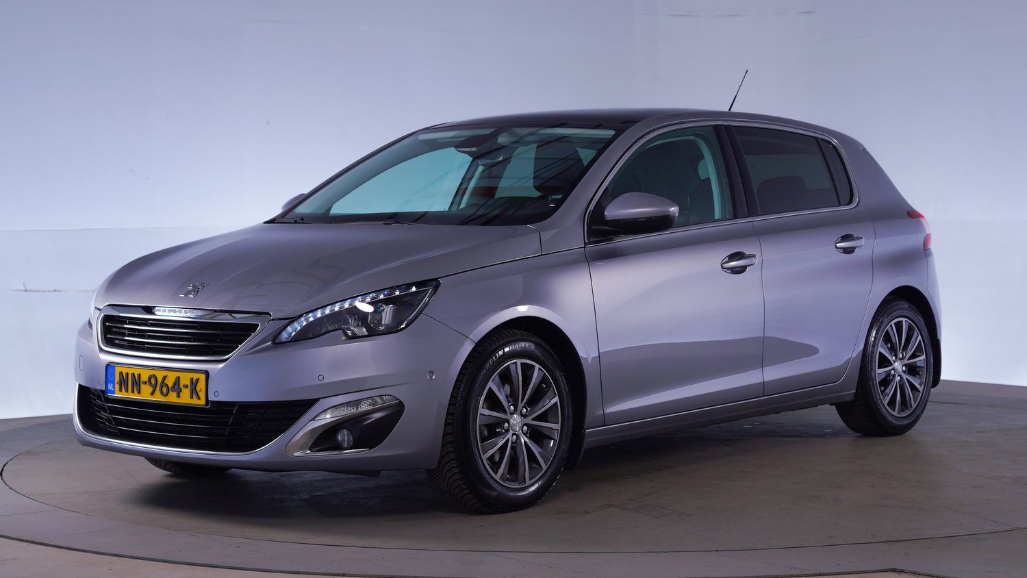 Peugeot 308 Hatchback 2017 NN-964-K 1