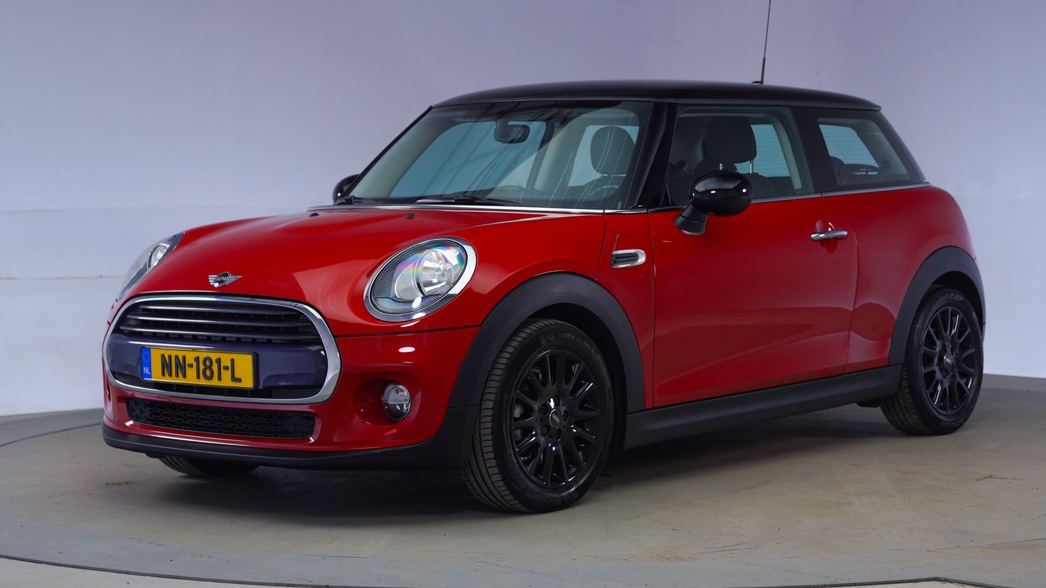 Mini Cooper Hatchback 2017 NN-181-L 1