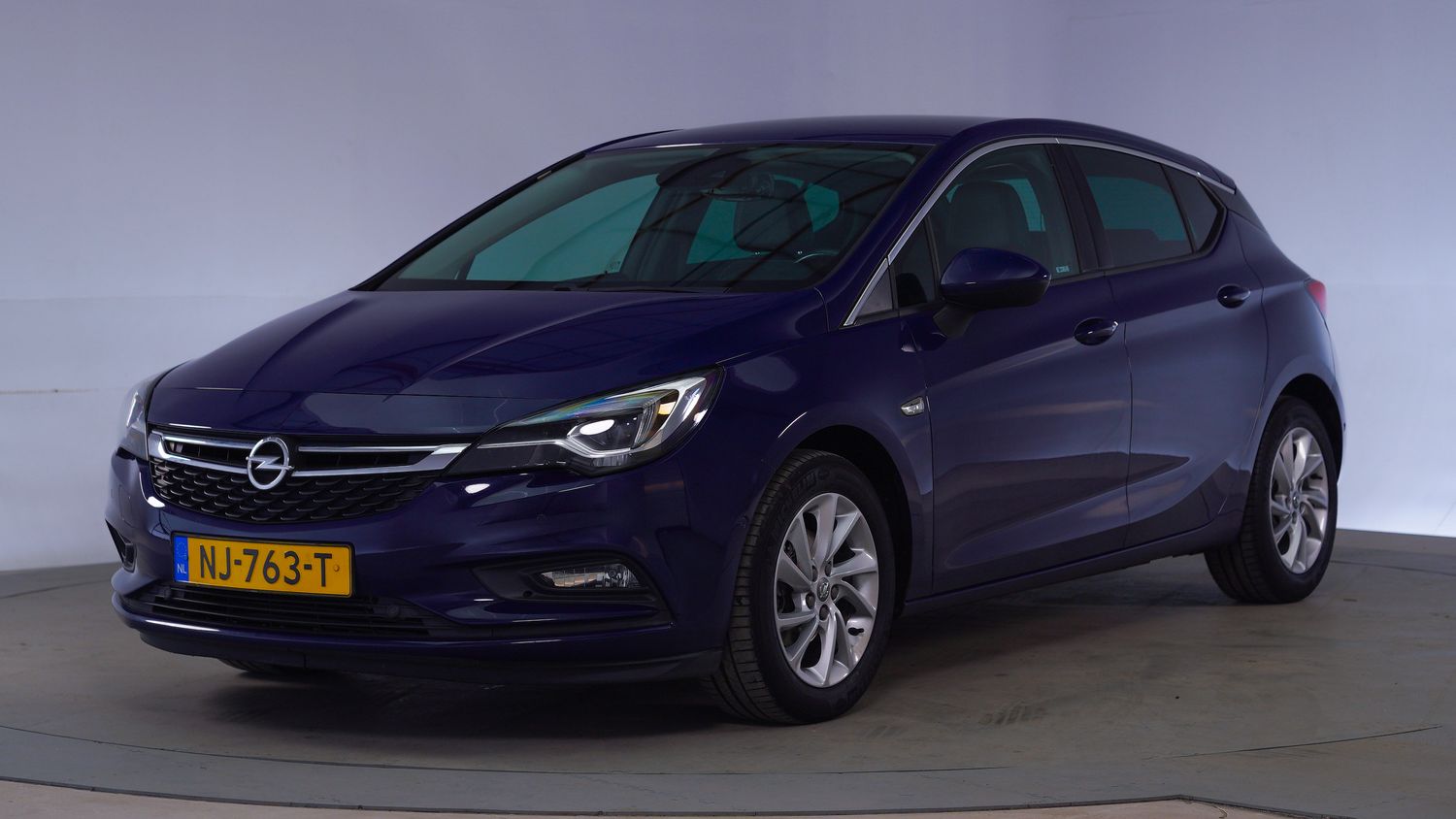 Opel Astra Hatchback 2017 NJ-763-T 1