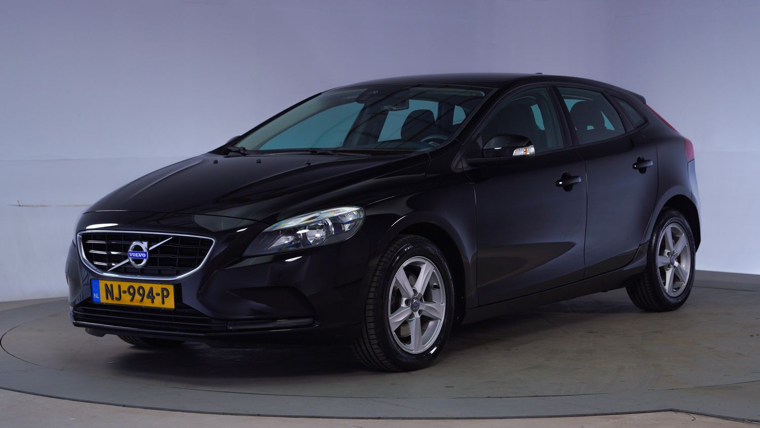 Volvo V40 Hatchback 2015 NJ-994-P 1