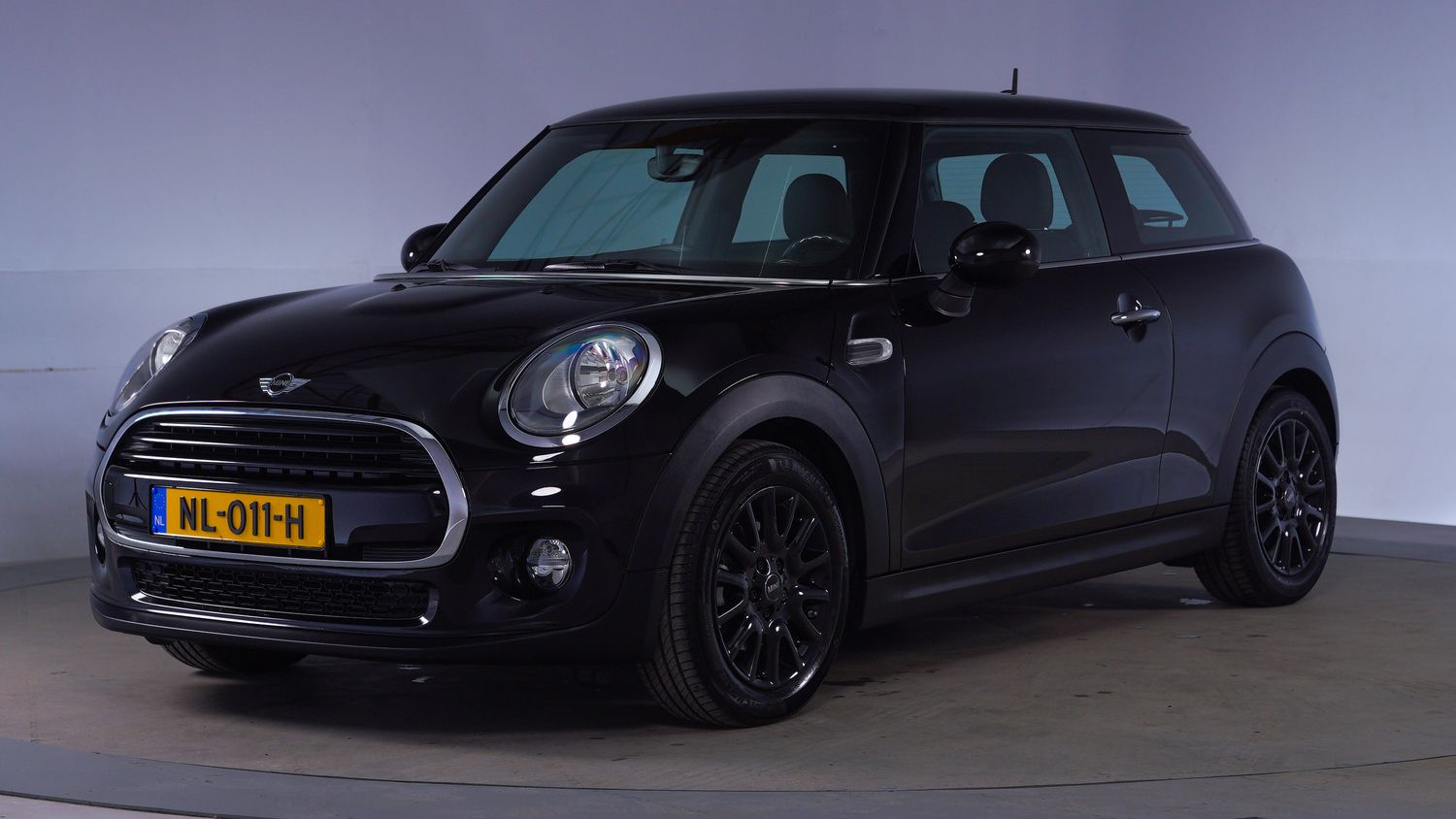 Mini Cooper Hatchback 2017 NL-011-H 1