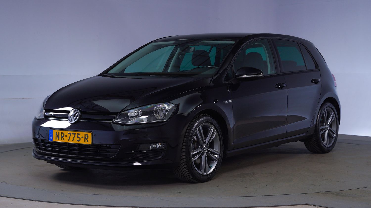 Volkswagen Golf Hatchback 2017 NR-775-R 1