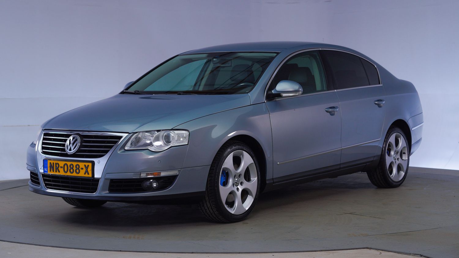 Volkswagen Passat Sedan 2009 NR-088-X 1