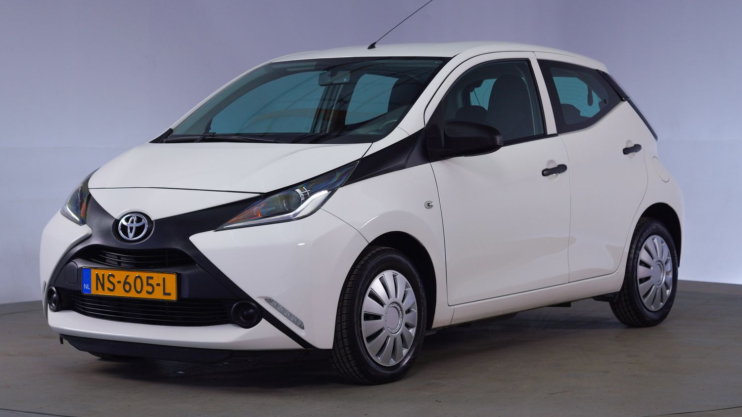 Toyota Aygo Hatchback 2017 NS-605-L 1