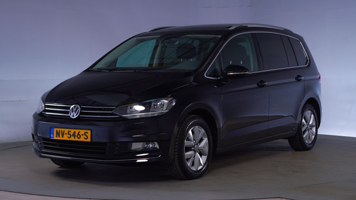 Volkswagen Touran MPV 2017 NV-546-S 1