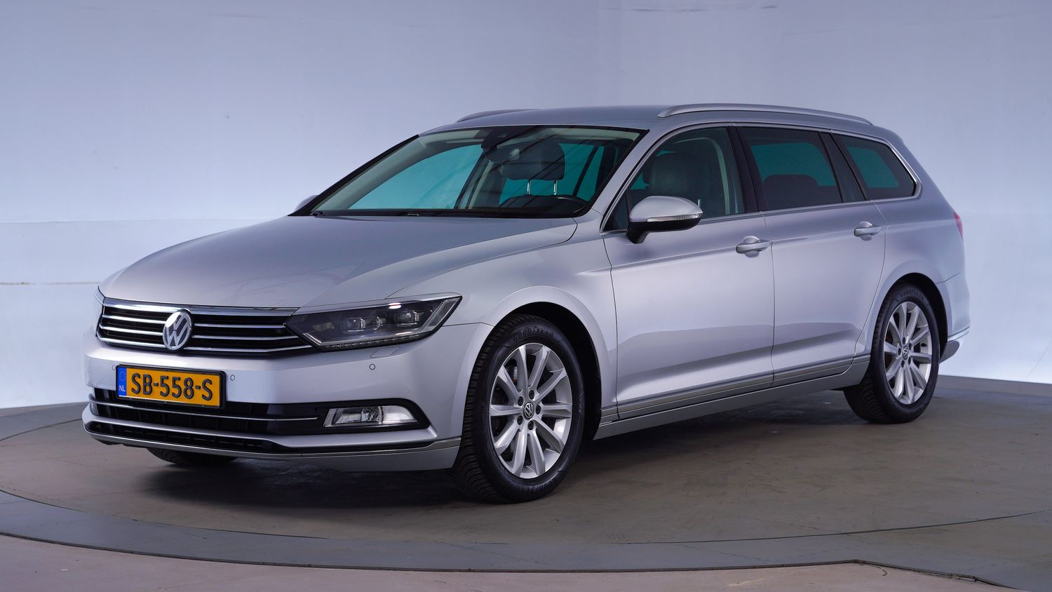 Volkswagen Passat Station 2017 SB-558-S 1