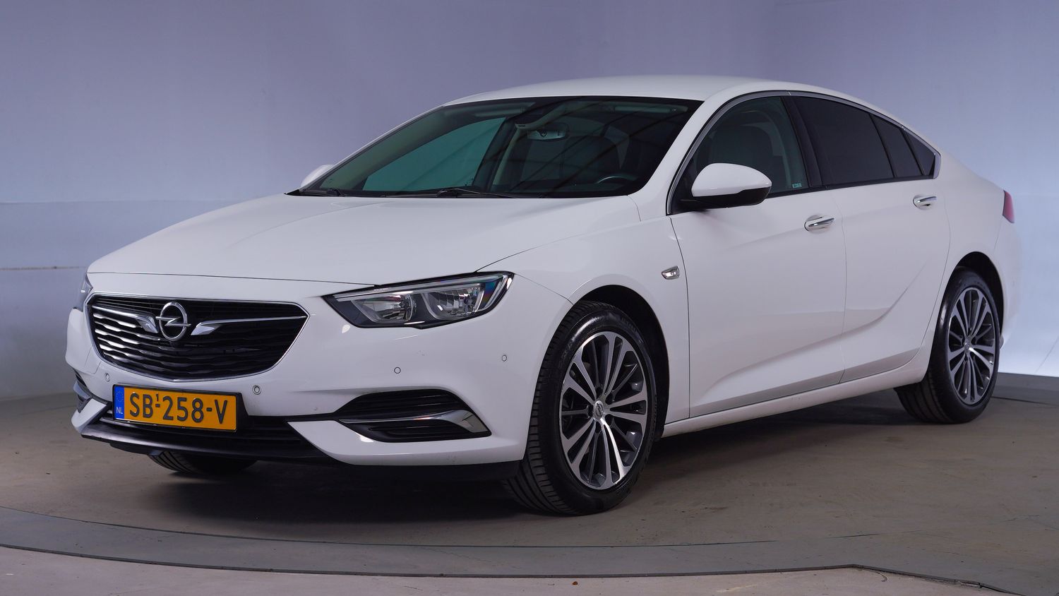 Opel Insignia Hatchback 2018 SB-258-V 1