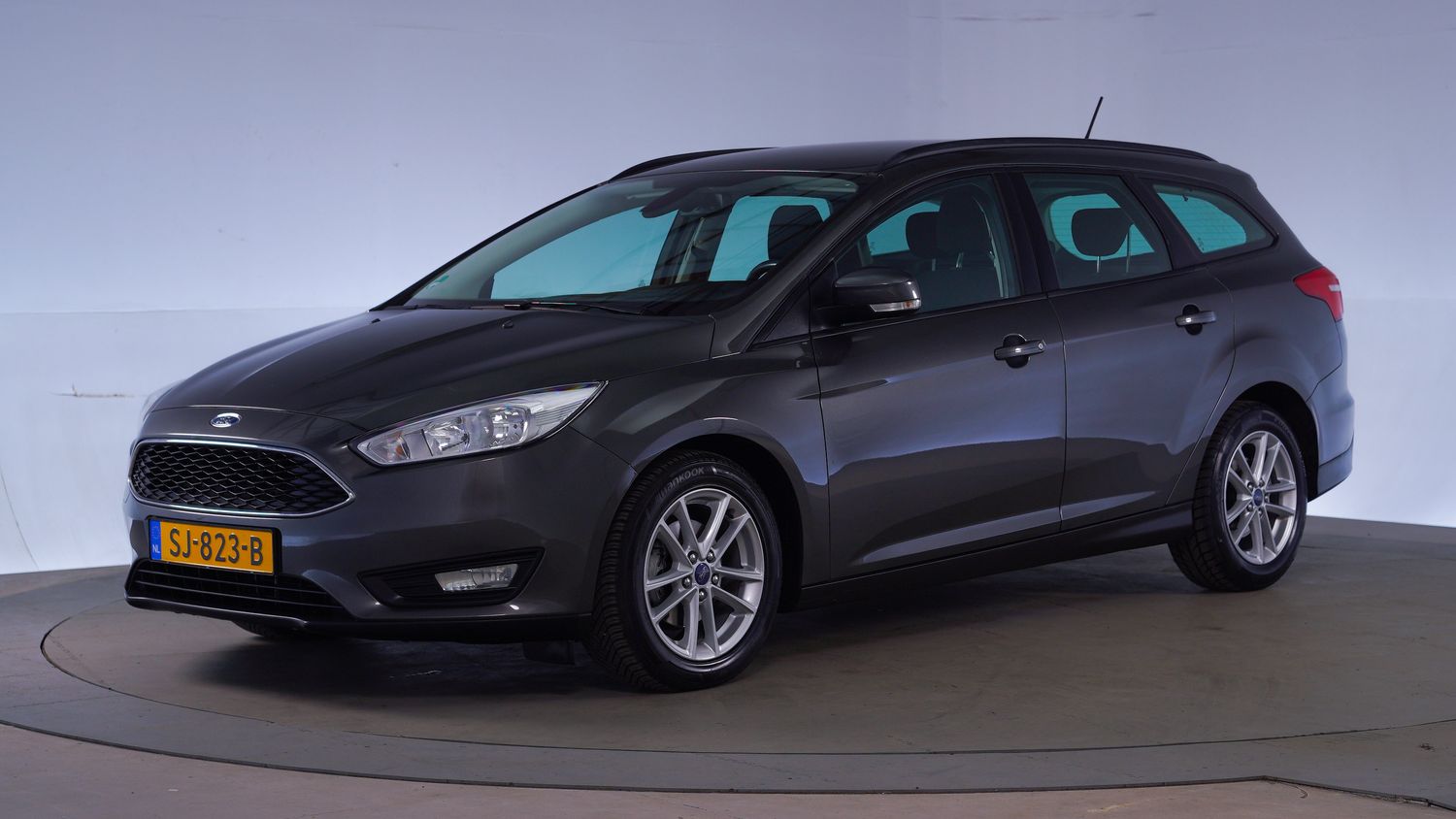 Ford Focus Station 2018 SJ-823-B 1