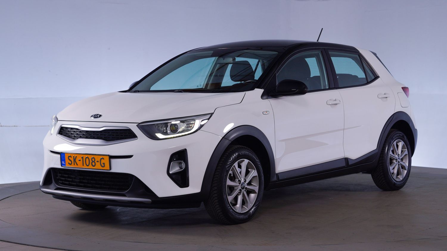 Kia Stonic Hatchback 2018 SK-108-G 1