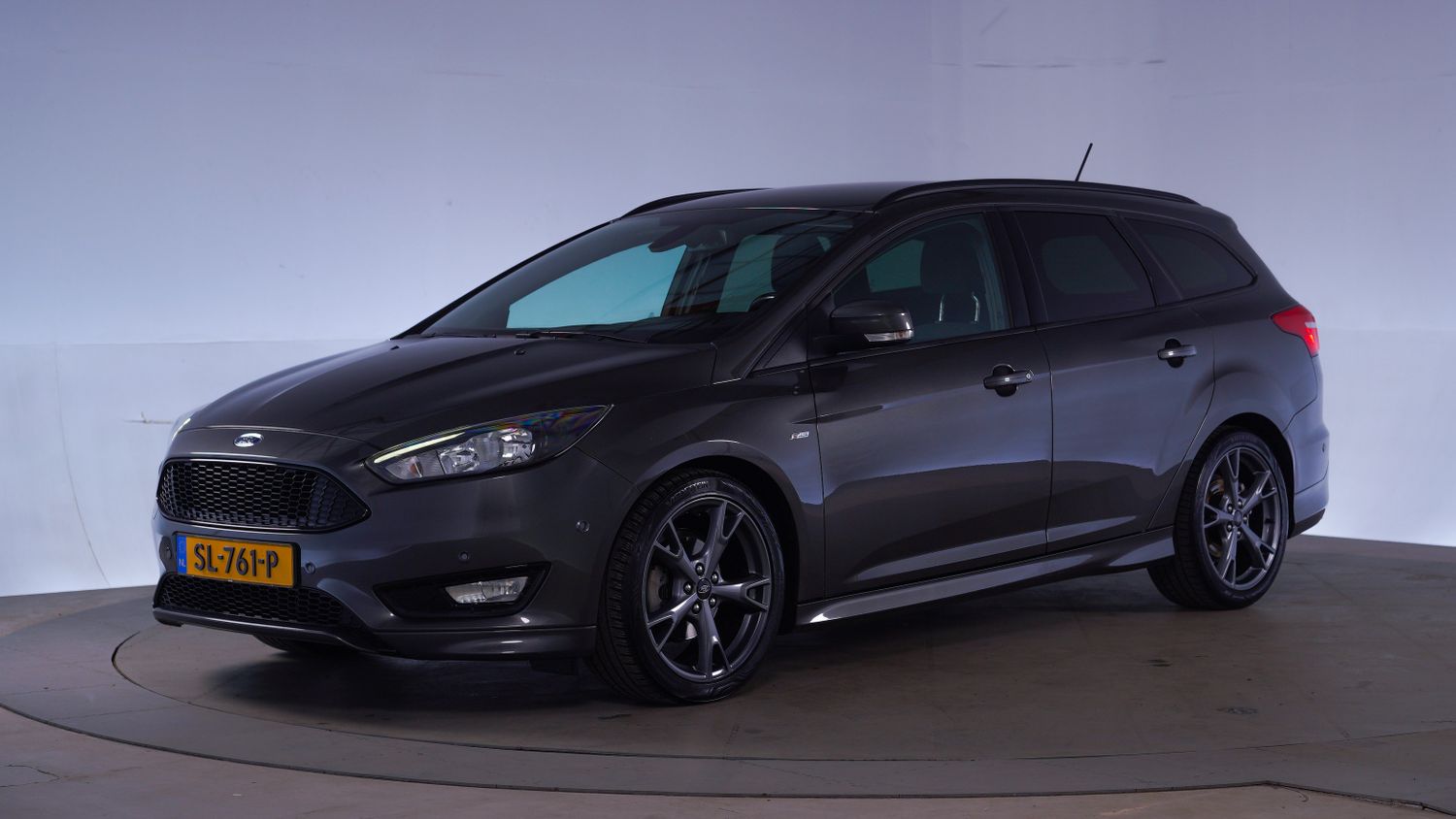 Ford Focus Station 2018 SL-761-P 1