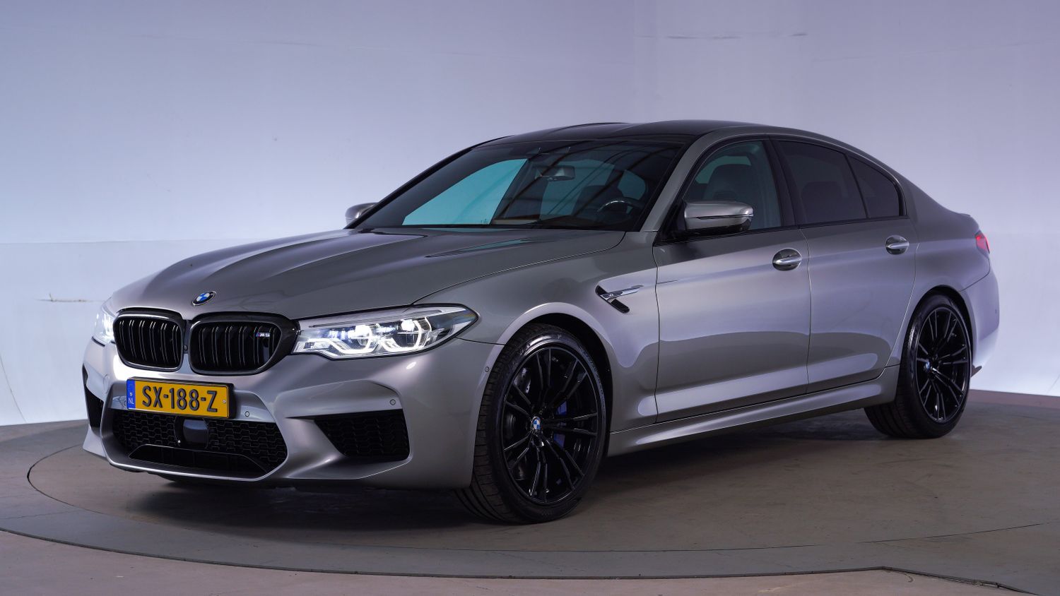 BMW M5 Sedan 2017 SX-188-Z 1