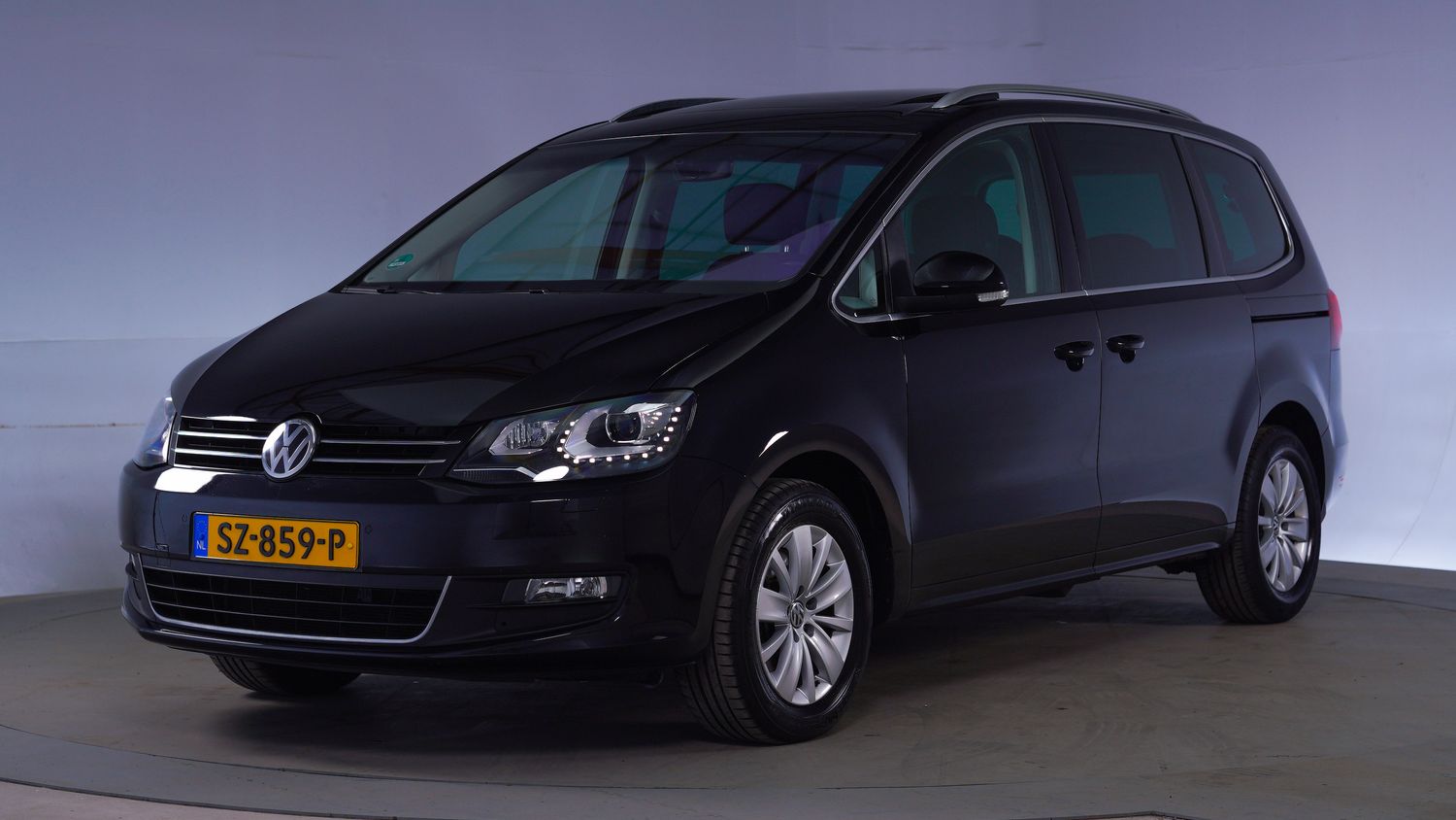 Volkswagen Sharan MPV 2018 SZ-859-P 1