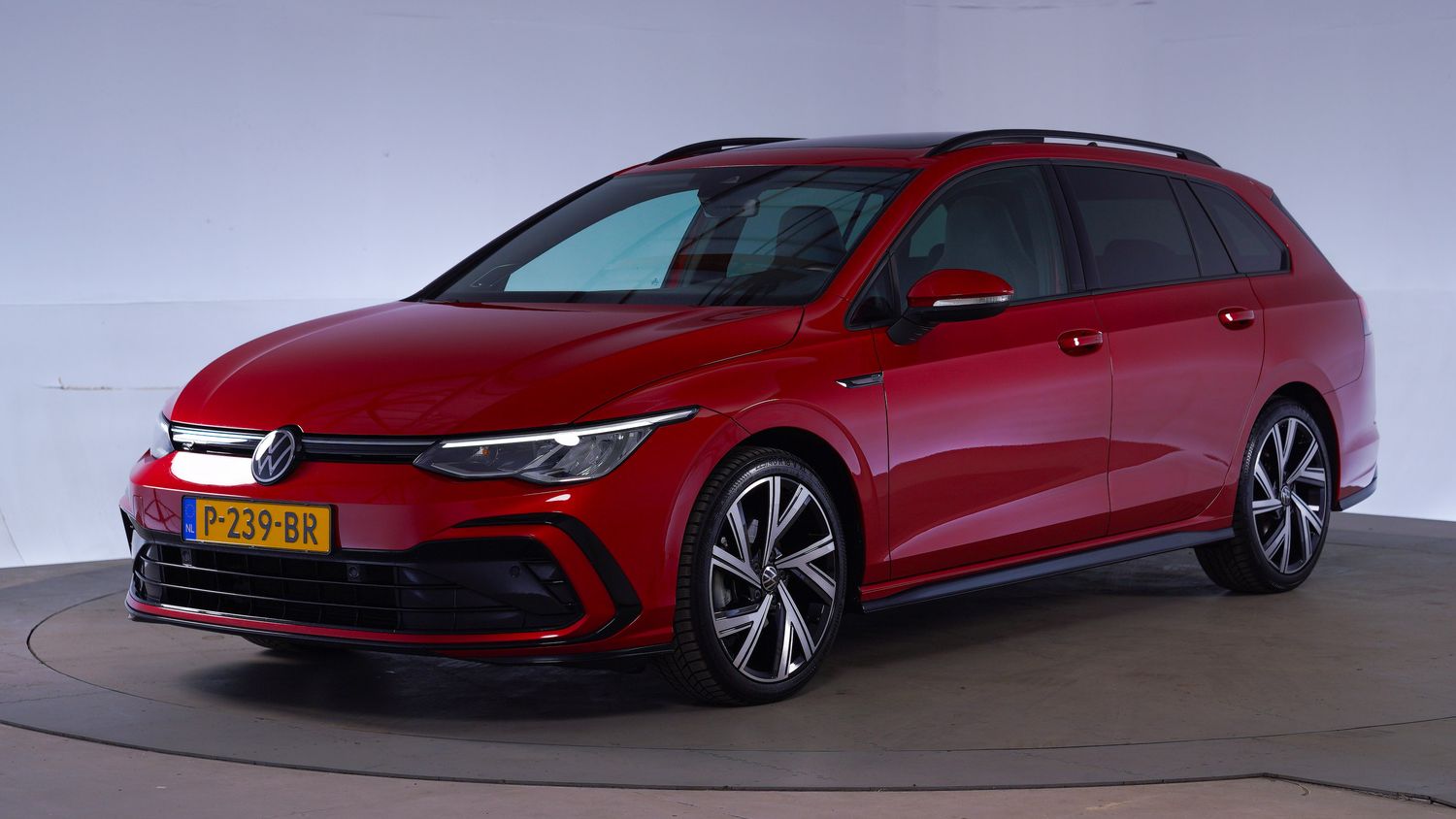 Volkswagen Golf Station 2022 P-239-BR 1