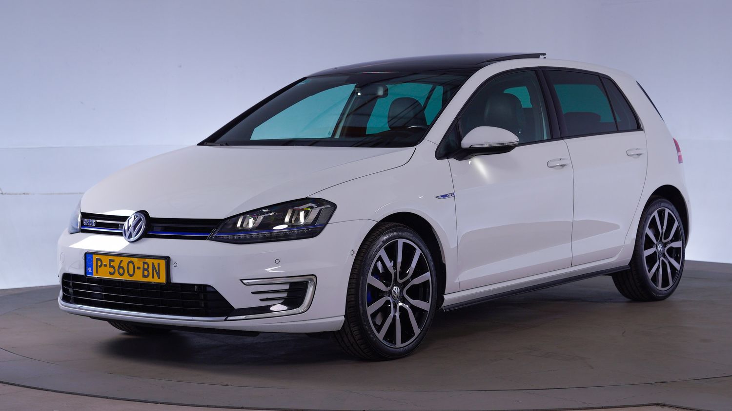 Volkswagen Golf Hatchback 2016 P-560-BN 1