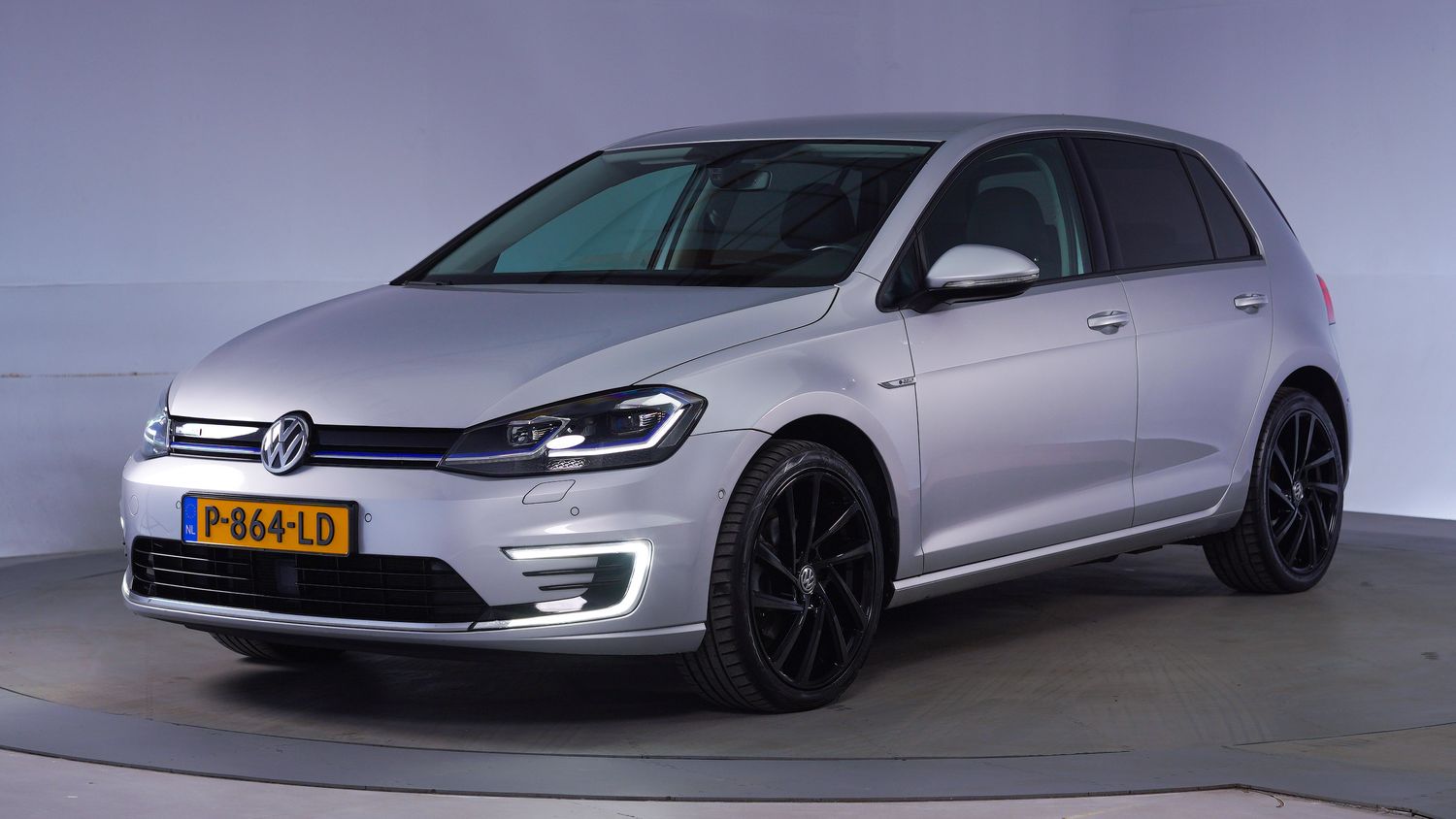 Volkswagen e-Golf Hatchback 2019 P-864-LD 1