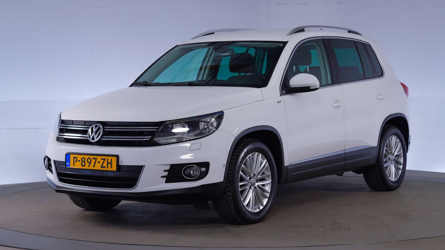 Volkswagen Tiguan MPV 2015 P-897-ZH 1