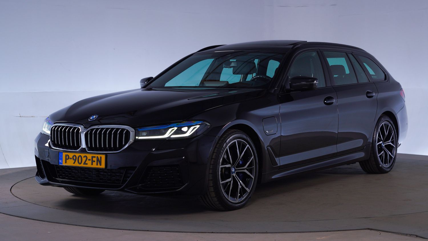 BMW 5-serie Station 2022 P-902-FN 1