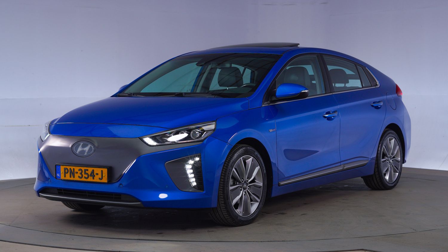 Hyundai Ioniq Hatchback 2017 PN-354-J 1