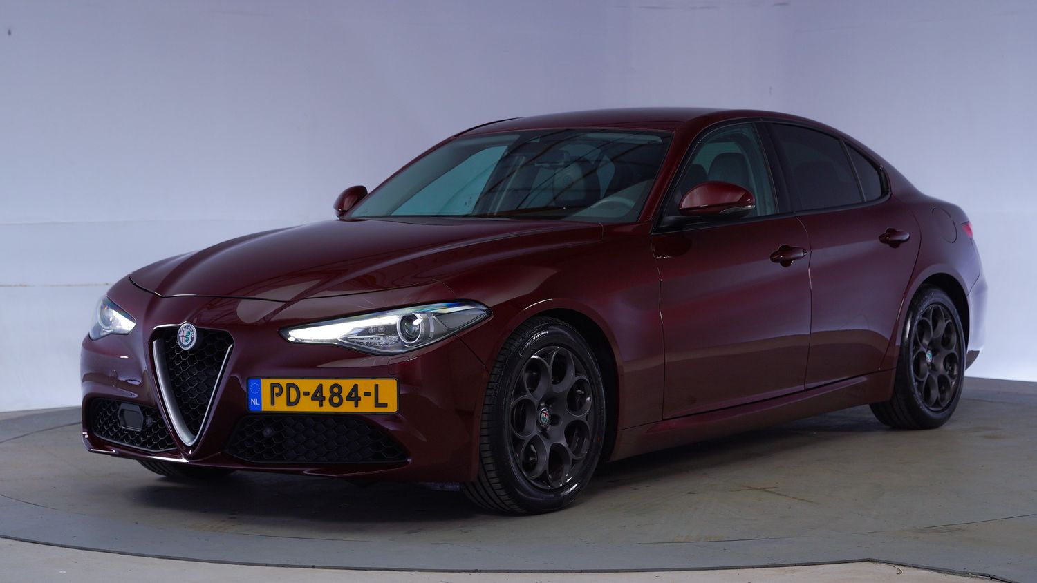 Alfa Romeo Giulia Sedan 2017 PD-484-L 1