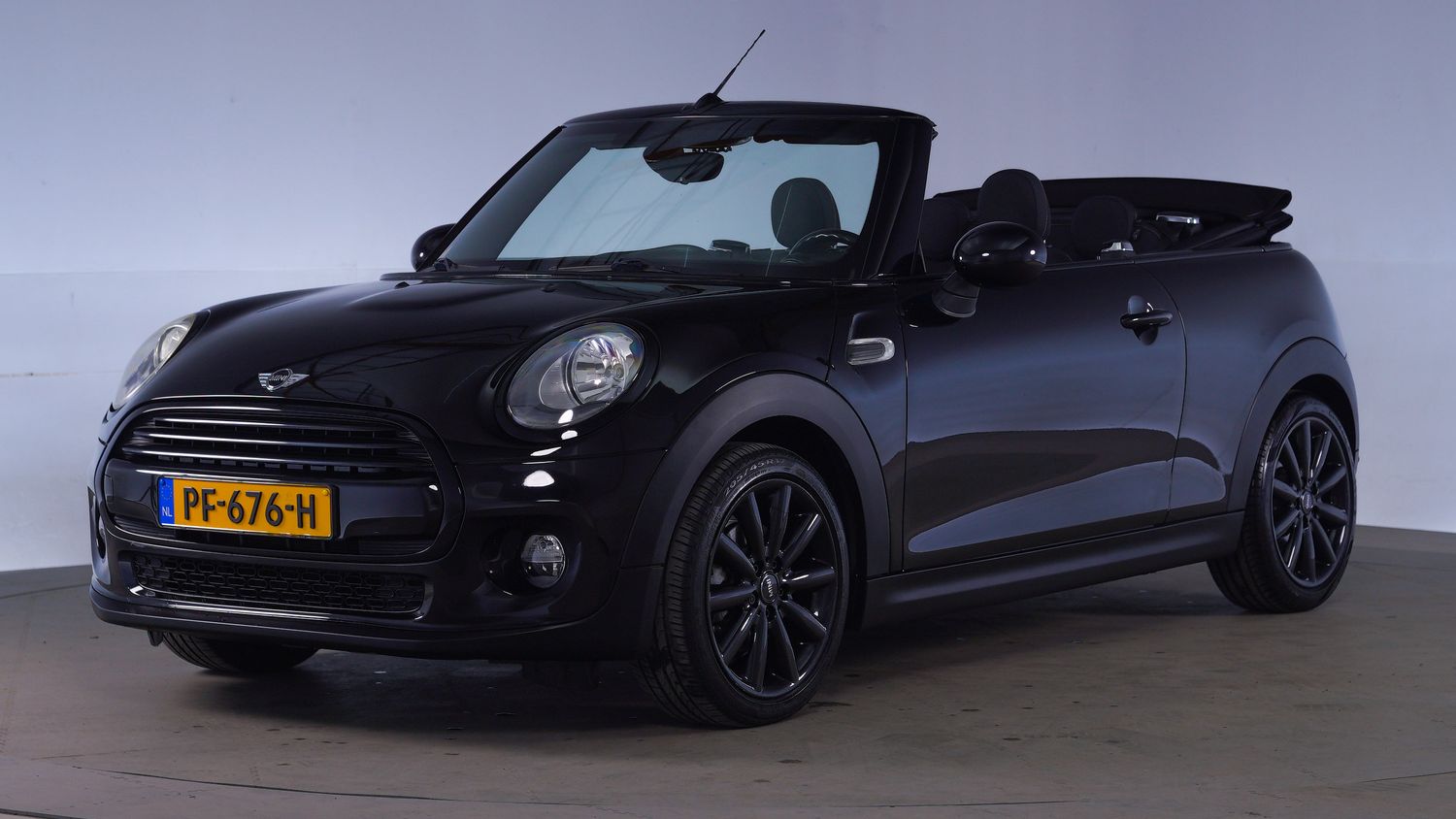 Mini Cooper Cabriolet 2017 PF-676-H 1