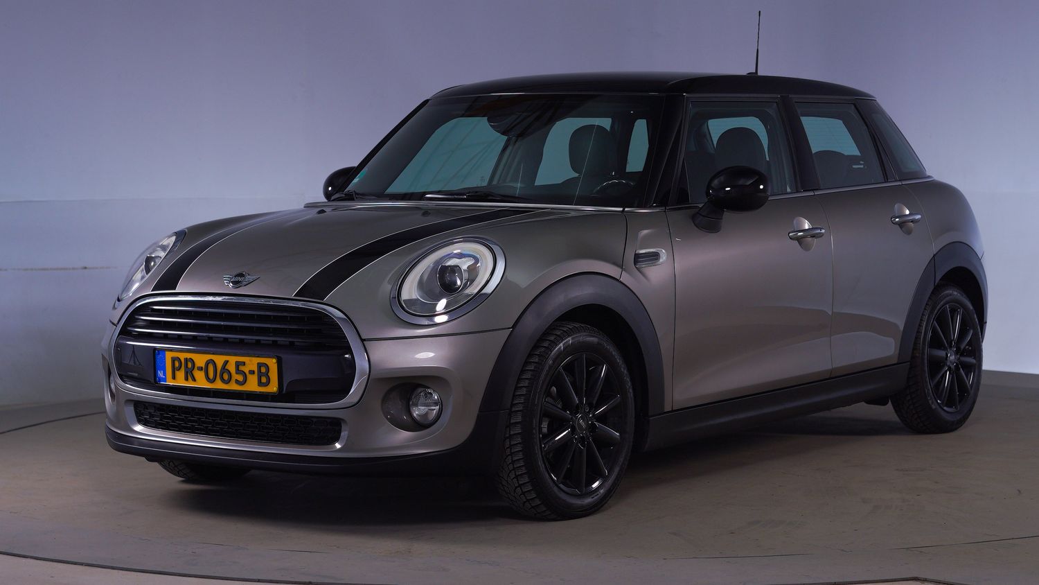 Mini Cooper Hatchback 2017 PR-065-B 1