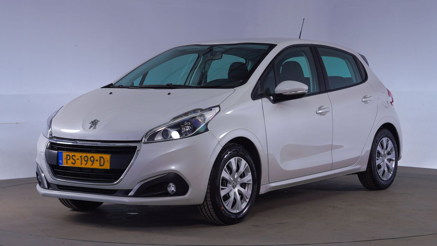 Peugeot 208 Hatchback 2017 PS-199-D 1